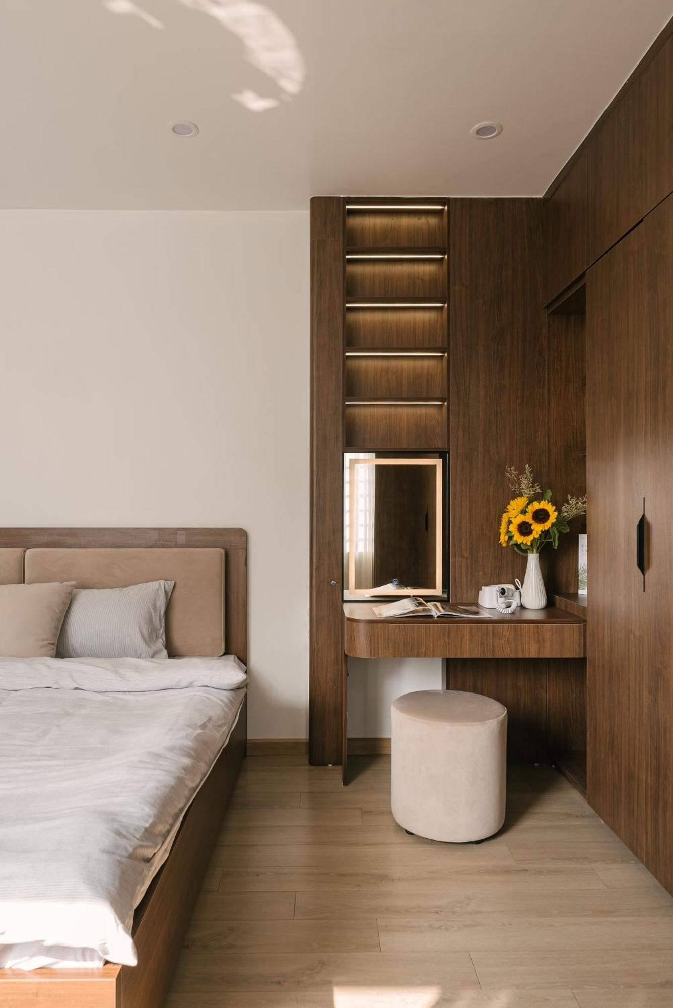 Crescendo Stylist Lakeview * Hanoi
