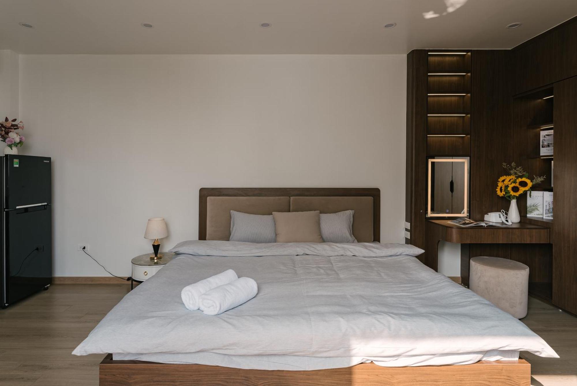 Crescendo Stylist Lakeview Apartment