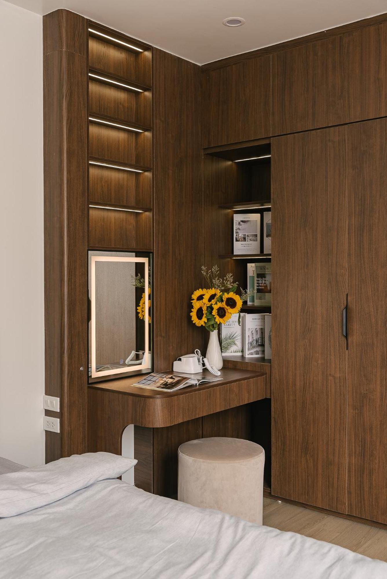 Crescendo Stylist Lakeview Apartment
